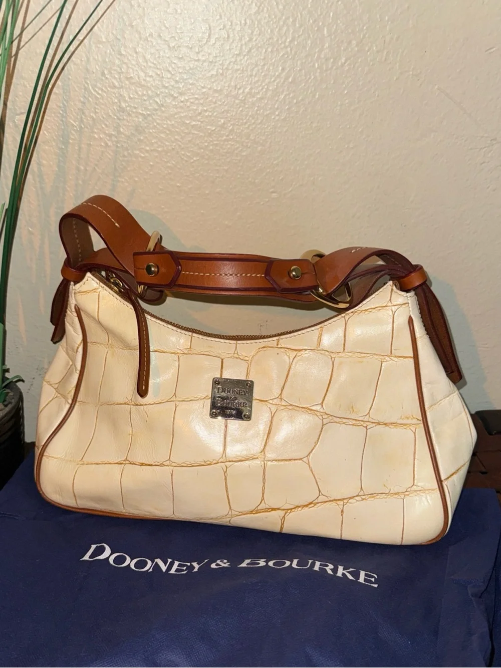 Dooney & Bourke Crocodile Embossed leather Y2K hobo pink interior